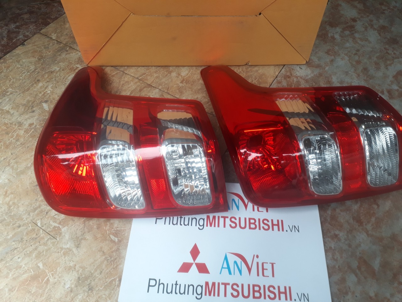 Đèn hậu xe Mitsubishi Triton all new